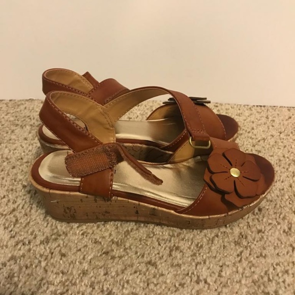 NINE WEST little girl's wedge sandal Size 2 - Picture 2 of 5
